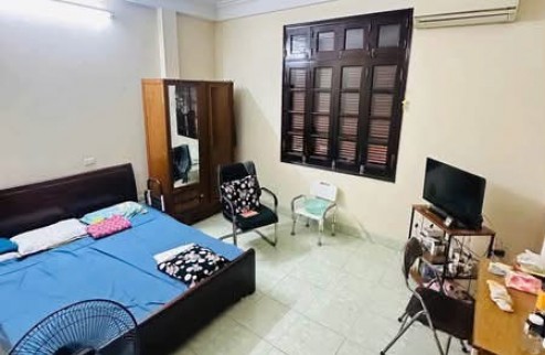 Trung Tâm #Cầu_giấy 44M 4 Tầng Lô Góc 8,8 Tỷ_ Rất Gần Phố Ôtô MT4.5m -Mới Tầng 2P Ngủ