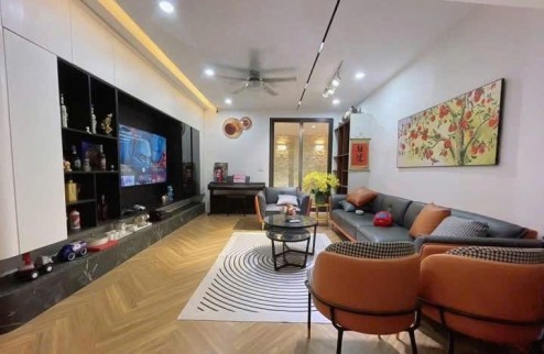 Gần Mặt Phố Hoàng Quốc Việt 47M 5 Tầng ÔTô Đỗ Cổng 11,xx Tỷ Full Nội Thất