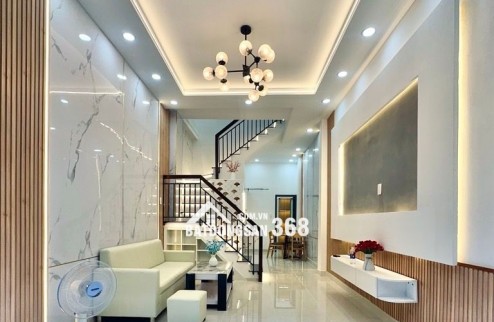 NHÀ ĐẸP FULL NỘI THẤT SÁT VÁCH SÂN BAY - 37M2 KHÔNG QH, LG - NỞ HẬU - HẺM Ô TÔ THÔNG - CHỈ 5.XX TỶ