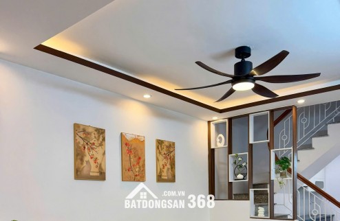 Bán nhà phố miếu hai xã, 3 mặt thoáng