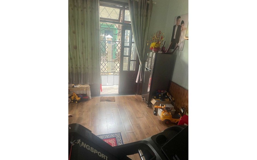 LÔ GÓC 2 MẶT KIỆT LÊ ĐỘ – DÒNG TIỀN 8TR/THÁNG  Nhà 3 tầng, 46m², lô góc 2 mặt kiệt 3m, cách ô tô chỉ 20m.  3PN, 3WC, công năng đầy đủ,
