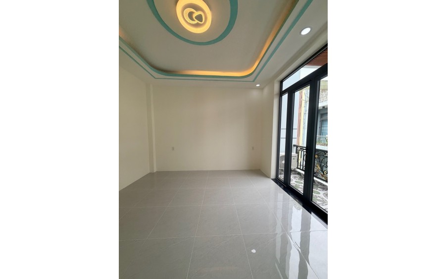 NHÀ HẺM XE TẢI 3 TẦNG  GẦN VINCOM THỦ ĐỨC