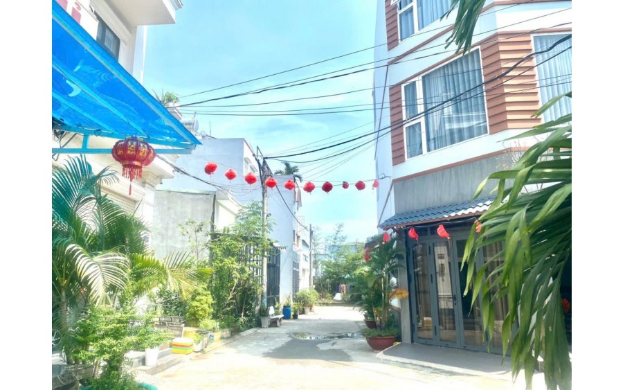 NHÀ HẺM XE TẢI 3 TẦNG  GẦN VINCOM THỦ ĐỨC