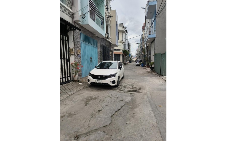 NHÀ HẺM XE TẢI 3 TẦNG  GẦN VINCOM THỦ ĐỨC