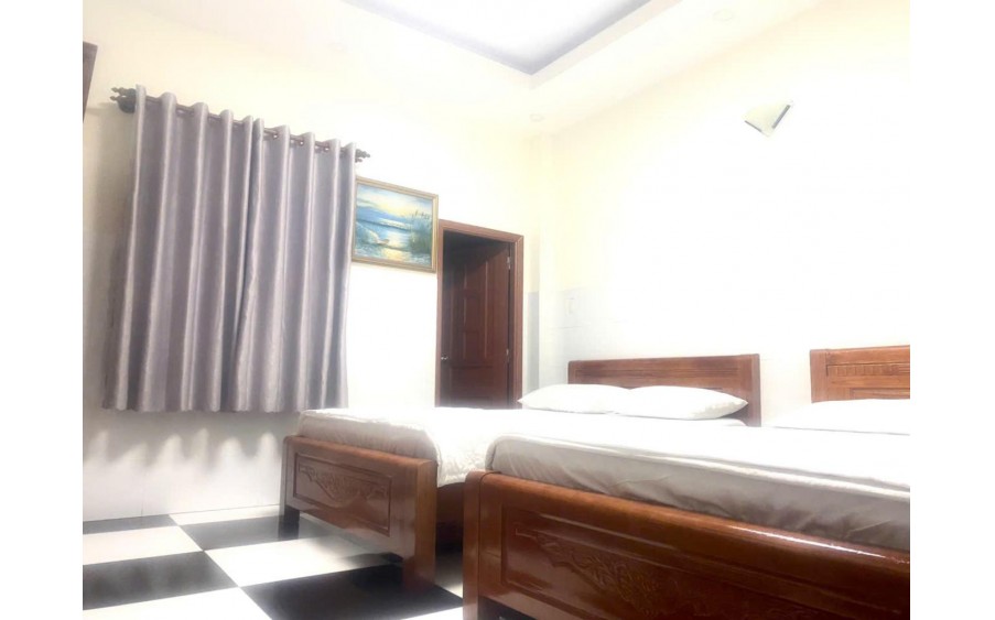 NHÀ HẺM XE TẢI 2 TẦNG  GẦN ĐHSPKT