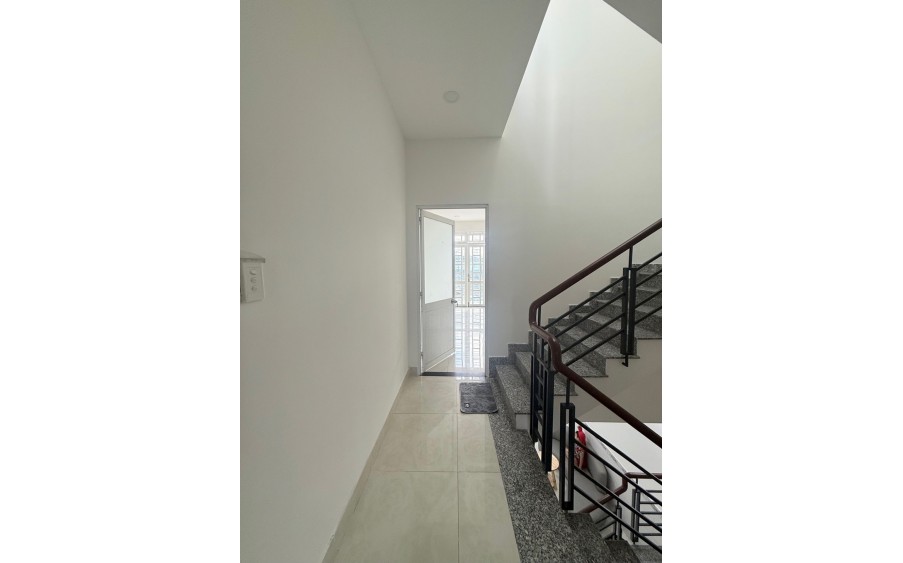 Nhà phố 1 xẹt đường Nguyễn Văn Quá.Đầy đủ tiện ích, khu vực yên tĩnh