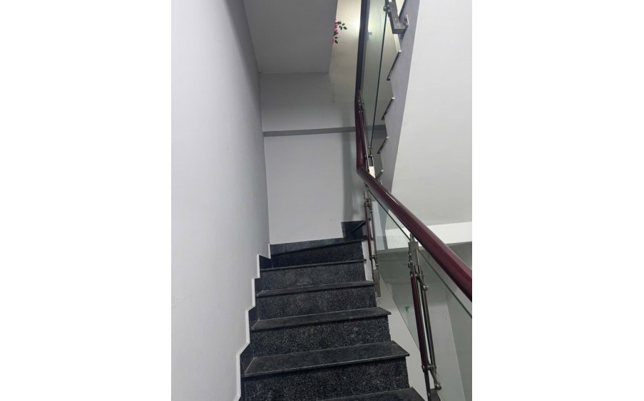 Trục đường TÂN THỚI NHẤT 01, gần trường học,đầy đủ tiện ích