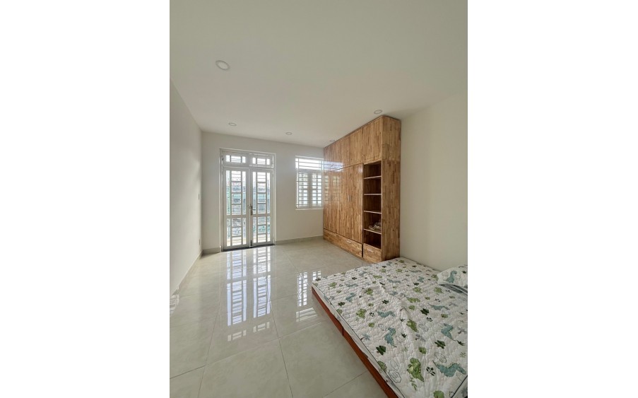 Nhà phố 1 xẹt đường Nguyễn Văn Quá.Đầy đủ tiện ích, khu vực yên tĩnh