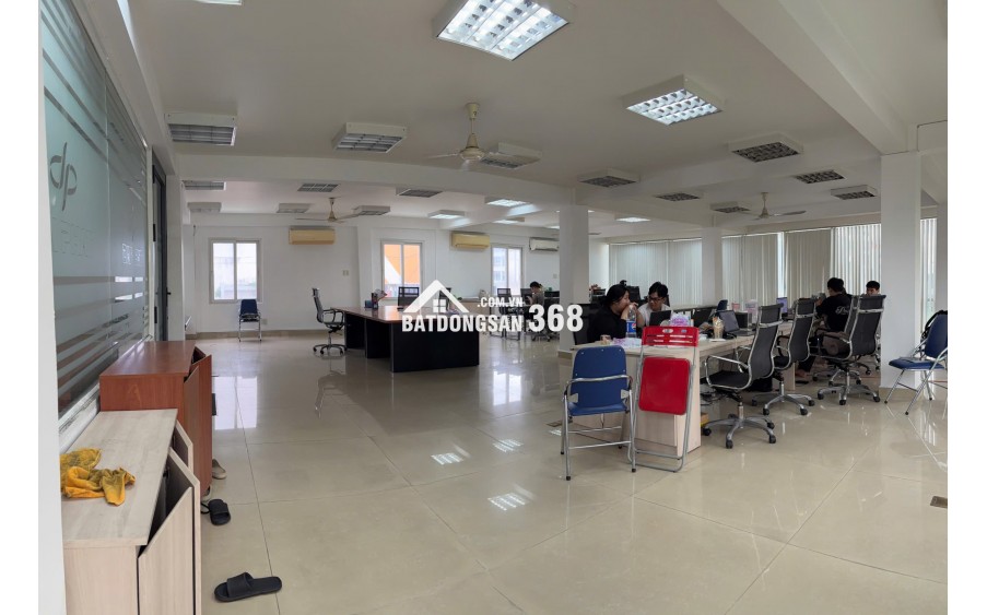THUÊ NGAY VĂN PHÒNG PHẨM GẦN SÂN BAY VỚI 176M2 TẠI TRUNG TÂM TÂN BÌNH