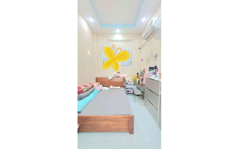 Ngang 5.10m vuông dài 12.5m . Cômg nhận đủ 62m2.