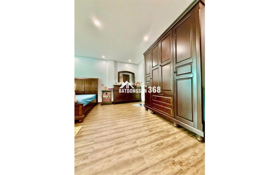 Bán siêu phẩm mặt phố Vạn Phúc kéo dài, Ba Đình DT: 91m, 5 tầng, MT 4,6m, 64 tỷ. LH: 0933 993568