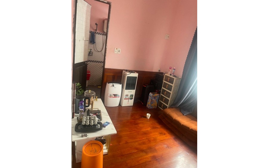 LÔ GÓC 2 MẶT KIỆT LÊ ĐỘ – DÒNG TIỀN 8TR/THÁNG  Nhà 3 tầng, 46m², lô góc 2 mặt kiệt 3m, cách ô tô chỉ 20m.  3PN, 3WC, công năng đầy đủ,