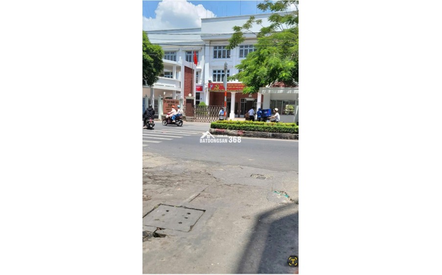 Bán nhà cấp 4 nhỏ xinh nở hậu L ngay trung tâm Đầm Sen Q11