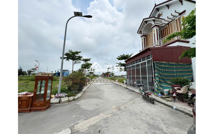 900 triệu 1 lô duy nhất, đất TT thị trấn Quất Lâm, ngay sát mặt biển, dân cư đông đúc gần Vsip, kinh doanh được luôn