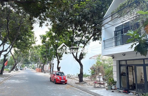 Bàn nhà đẹp tại Nam Nha Trang 
