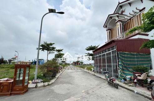 900 triệu 1 lô duy nhất, đất TT thị trấn Quất Lâm, ngay sát mặt biển, dân cư đông đúc gần Vsip, kinh doanh được luôn