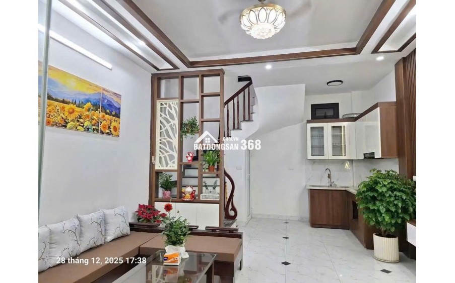 CHO THUÊ NHÀ 318 NGỌC TRÌ – 5 TẦNG , FULL NỘI THẤT, CHỈ 8 TRIỆU/THÁNG