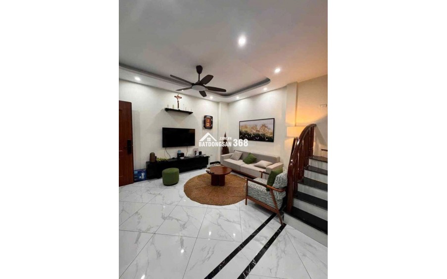 5 Tầng Mới Kính Kooong – 3,95 TỶ- Gần Chung Cư Lộc Ninh