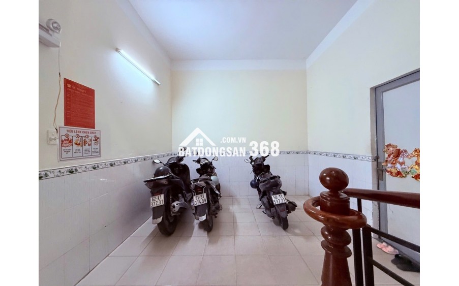 Bán Vinhomes Hóc Môn đường 13m lề đường 3m ngang 5m dài 10m 4 tầng BTCT