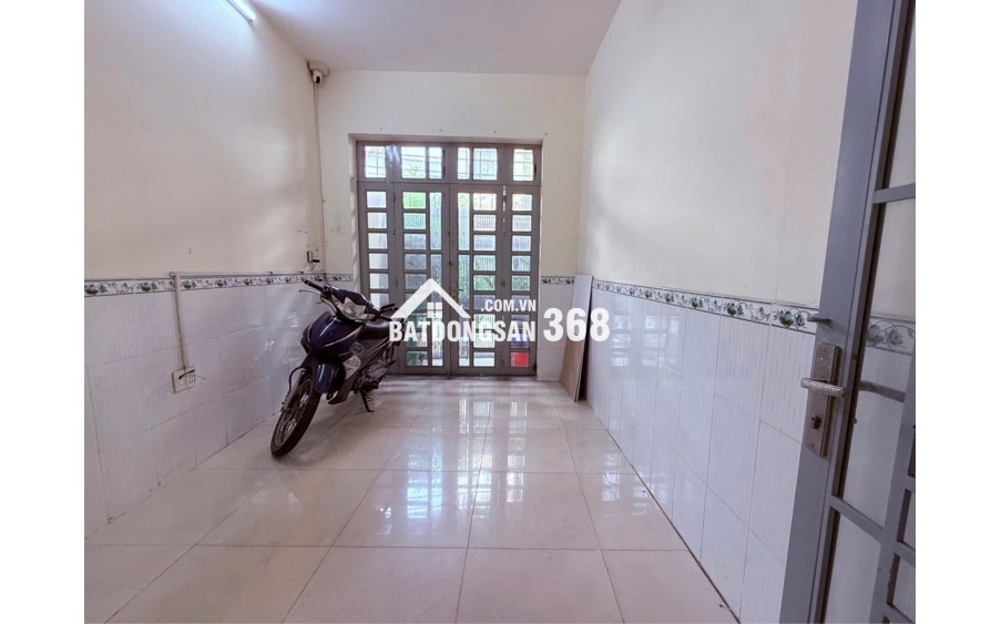 Bán Vinhomes Hóc Môn đường 13m lề đường 3m ngang 5m dài 10m 4 tầng BTCT