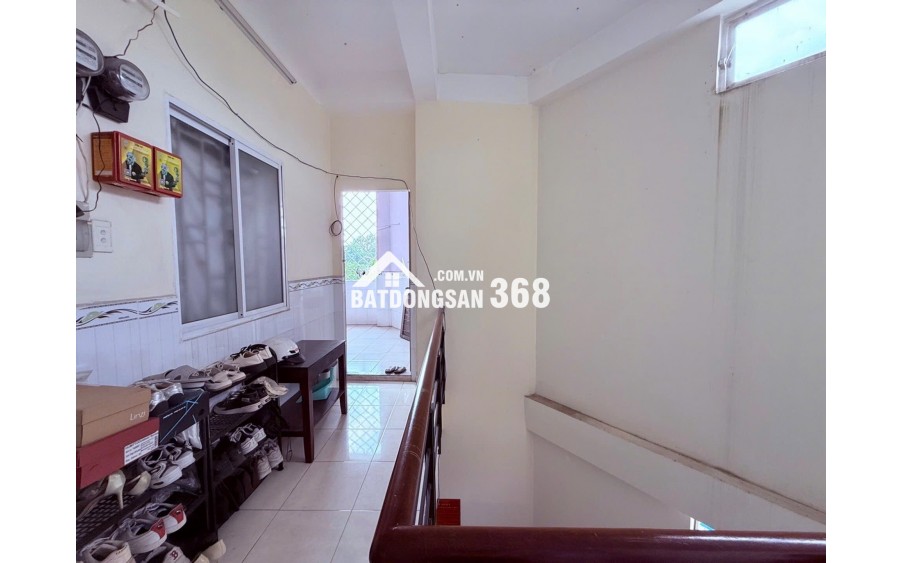 Bán Vinhomes Hóc Môn đường 13m lề đường 3m ngang 5m dài 10m 4 tầng BTCT