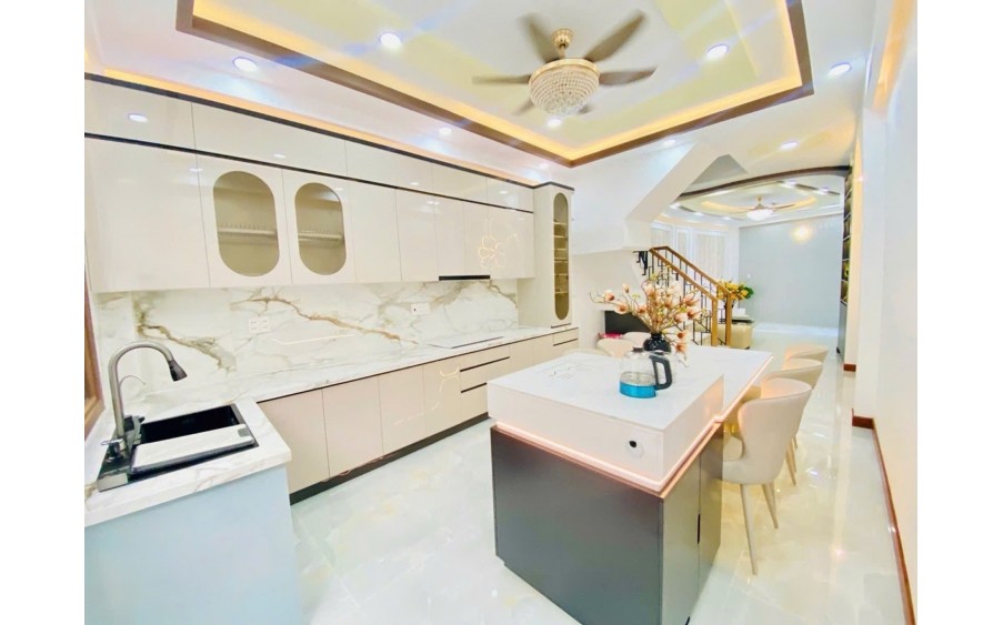 BÁN NHÀ TRUNG TÂM QUẬN 10 - 41M2 - 5 TẦNG BTCT - KẾ MẶT TIỀN - THIẾT KẾ HIỆN ĐẠI, NỘI THẤT CAO CẤP - HẺM XE HƠI - 9.9 TỶ.