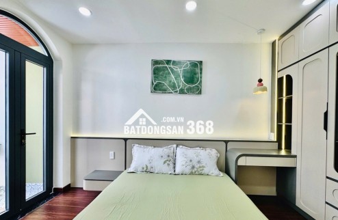 NHÀ ĐẸP NGAY CHỢ BÀ CHIỂU – CHỈ 10M RA HẺM XE TẢI – FULL NỘI THẤT