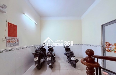 Bán Vinhomes Hóc Môn đường 13m lề đường 3m ngang 5m dài 10m 4 tầng BTCT
