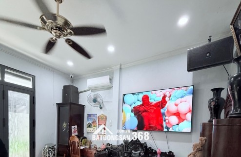  Nhà Đẹp 2 Tầng +Sân thuợng - 2 Mặt tiền hẻm – Dt 5.5x10m – 3 Phòng Ngủ Rộng Rãi – Dọn Vào Ở Ngay