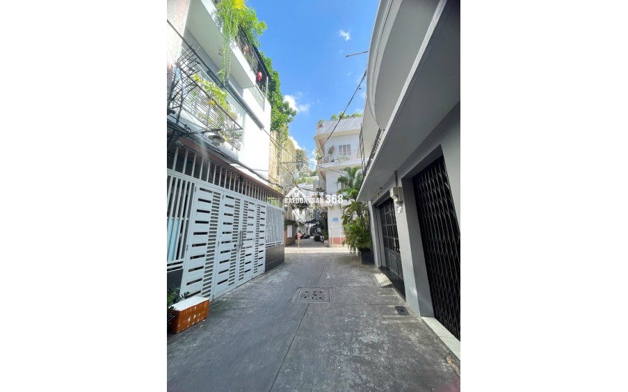 Bán nhà Lạc Long Quân hẻm xe hơi, 60m2, 4 tầng BTCT, giá 8,9tỷ