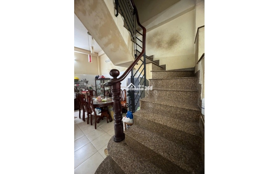 Bán nhà Lạc Long Quân hẻm xe hơi, 60m2, 4 tầng BTCT, giá 8,9tỷ