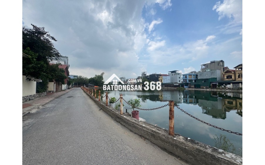 Bán Nhà Bát Khối 11 tỷ 86m ô tô đỗ cửa,vỉa hè view hồ