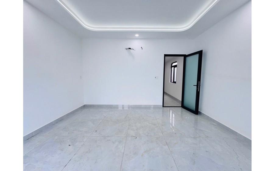 Nhà mới xây sát  mặt tiền nguyễn thiện thuật bình thạnh ngang hiếm