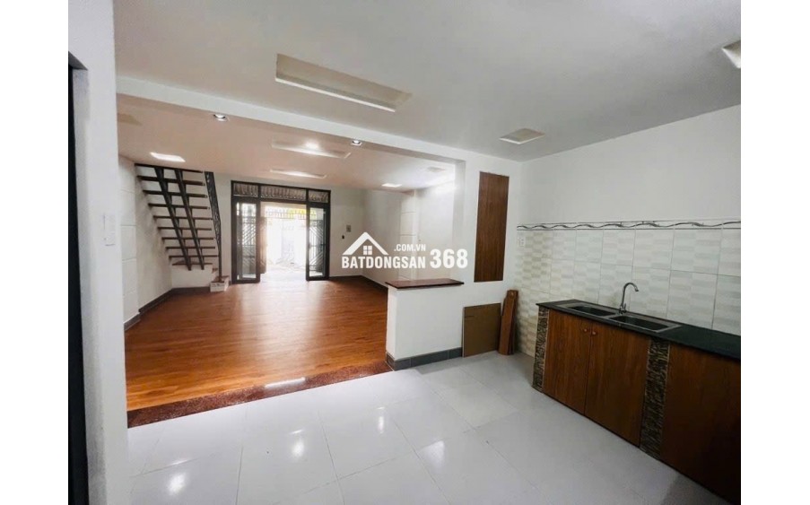 Chủ chuyển công tác cần bán nhà gấp quận 7