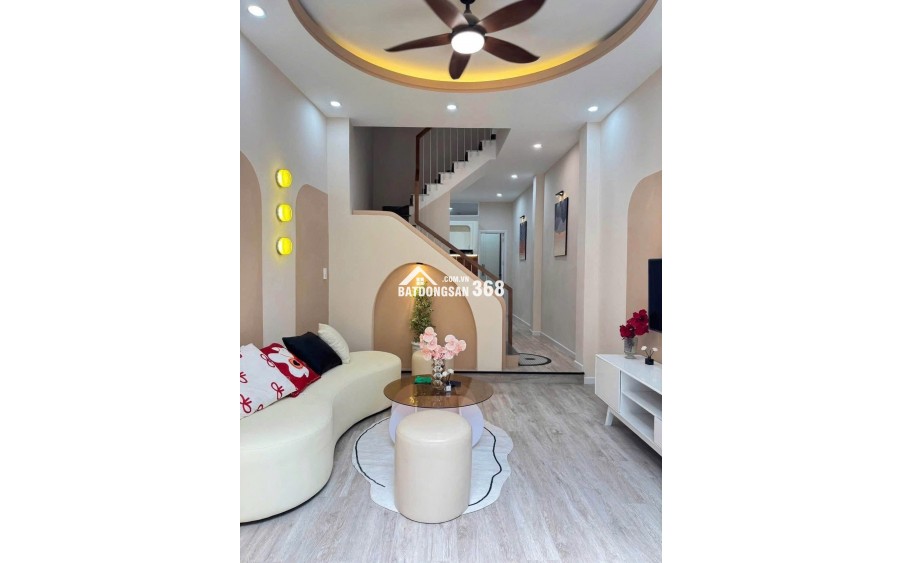 Nhà 2 tầng đường Hải Phòng - trục hướng biển cực đẹp