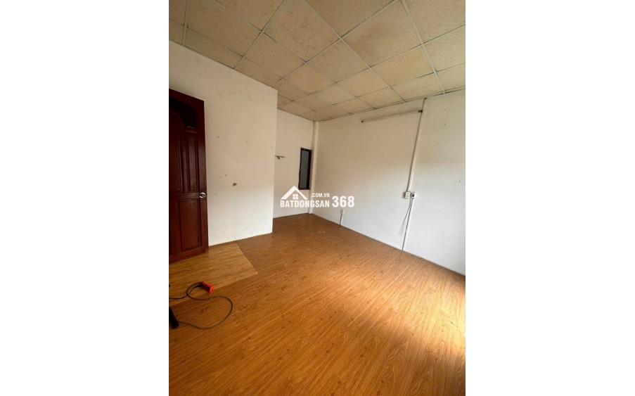 Cần bán nhà 2 mặt hẻm, gần đường Nguyễn Thị Huê, Bến xe An Sương và chợ Cây Me.  Diện tích: 5m x 19m. Kết cấu: 1 lửng, 3 phòng ngủ, 2 WC