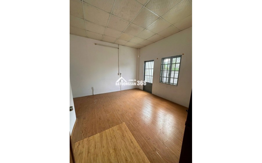 Nhà gần bến xe An Sương ,dt 40m2 , Hiện trạng nhà cấp 4, phù hợp với nhu cầu ở hoặc cải tạo lại theo nhu cầu sử dụng.  Vị trí gần ngã tư An Sương