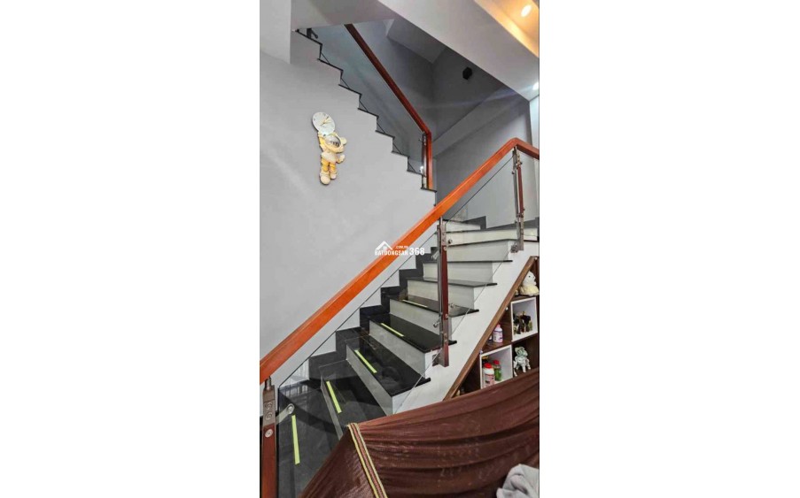 NHÀ ĐẸP QUẬN 7 – 60,4M² – 3 TẦNG – FULL NỘI THẤT  Kề bên Phú Mỹ Hưng, vị trí cực thuận tiện, gần Huỳnh Tấn Phát.