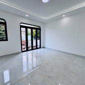 Nhà mới xây sát  mặt tiền nguyễn thiện thuật bình thạnh ngang hiếm