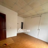 Cần bán nhà 2 mặt hẻm, gần đường Nguyễn Thị Huê, Bến xe An Sương và chợ Cây Me.  Diện tích: 5m x 19m. Kết cấu: 1 lửng, 3 phòng ngủ, 2 WC