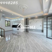 Nhà đẹp độc lập sân cổng riêng mặt ngõ cách đường chính 20m ô tô đỗ cửa tại Đằng Hải Hải An
