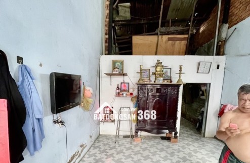 BÁN NHÀ QUẬN 4 - HẺM 576 ĐOÀN VĂN BƠ - NHÀ CẤP 4 CÓ GÁC XÂY DỰNG LÂU NĂM - DIỆN TÍCH 108M2 ĐẤT KDC HIỆN HỮU THÍCH HỢP XÂY DỰNG CĂN HỘ DỊCH VỤ CHO