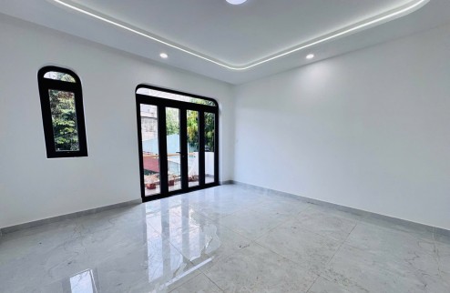 Nhà mới xây sát  mặt tiền nguyễn thiện thuật bình thạnh ngang hiếm