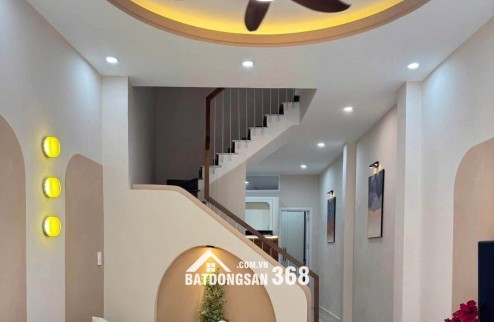 Nhà 2 tầng đường Hải Phòng - trục hướng biển cực đẹp
