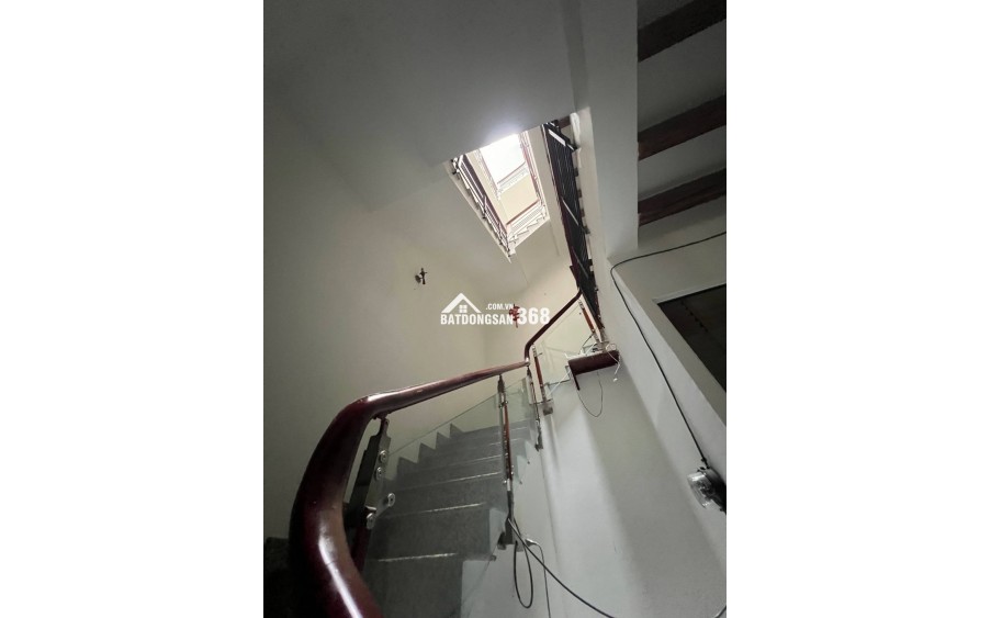 NHÀ 4 TẦNG 2 MẶT TIỀN – HẺM 606 QUỐC LỘ 13