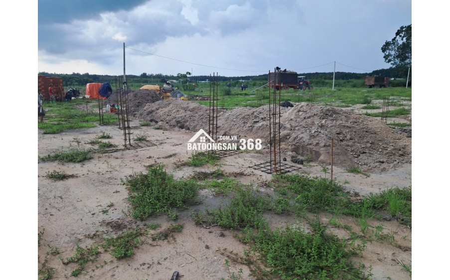 Cần bán lô đất 270m2 cạnh bên căn nhà đang xây tại trung tâm Chơn Thành