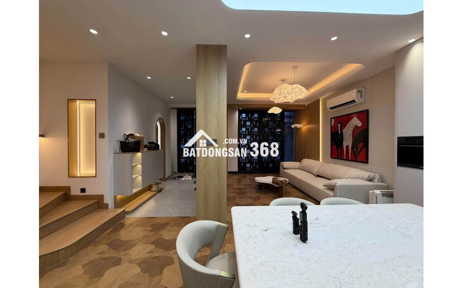Bán nhà 4T đẹp lung linh đẳng cấp, mới xây, đường Lý Phục Man, hẻm xe hơi, giá nhỉnh 13 tỷ