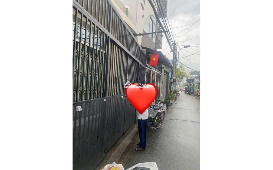 Cho thuê nhà mặt nguyên căn có gác, có thể kinh doanh và ở lại.