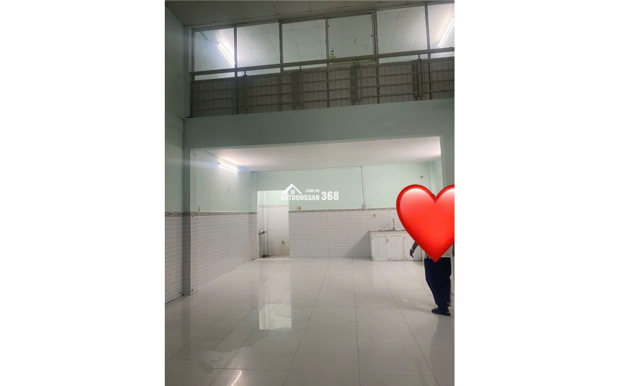 Cho thuê nhà mặt nguyên căn có gác, có thể kinh doanh và ở lại.