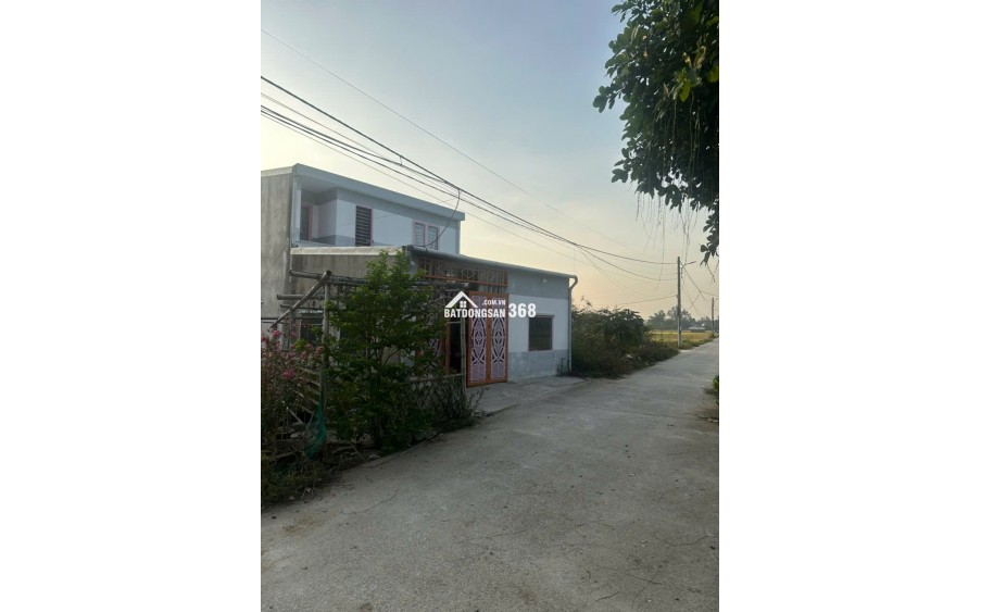 - CHÍNH CHỦ CẦN BÁN Căn Nhà 2 Tầng Xã Hòa Tiến, Hòa Vang, TP. Đà Nẵng. Liên hệ để làm việc chính chủ : 0762714856 - 0914263705 để xem nhà trực tiếp